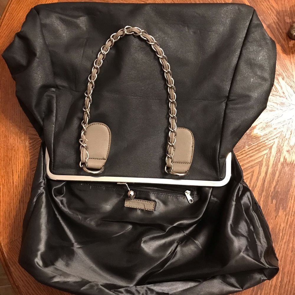Nice & Stylish Roomy Silver Chain Leaf Accented Bag! - Picture 13 of 14
